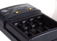 Ładowarka MW1268 do akumulatorów 4x AA lub 4x AAA