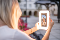 Lampa LED Newell Freya -do iPhone, Android
