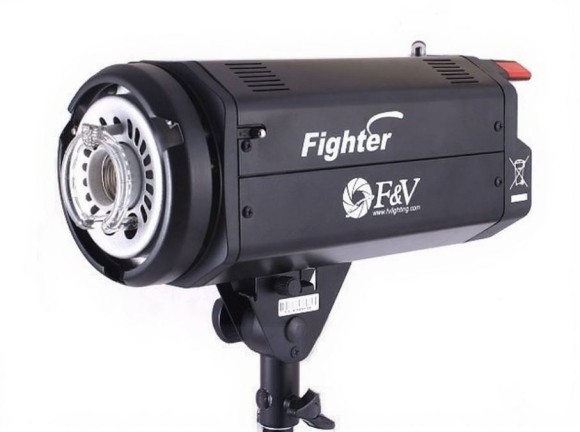 Lampa błyskowa o mocy 600Ws, model Fighter FV-600 (Bowens)