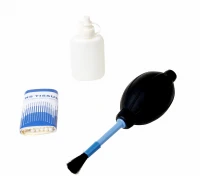 Zestaw do czyszczenia sprzętu optycznego 6w1 (gruszka, pędzelek, płyn, ściereczka, bibułki, patyczki)