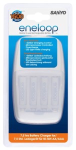 Ładowarka Sanyo Eneloop MQN09 + 4szt. Eneloop AAA R03 800 mAh