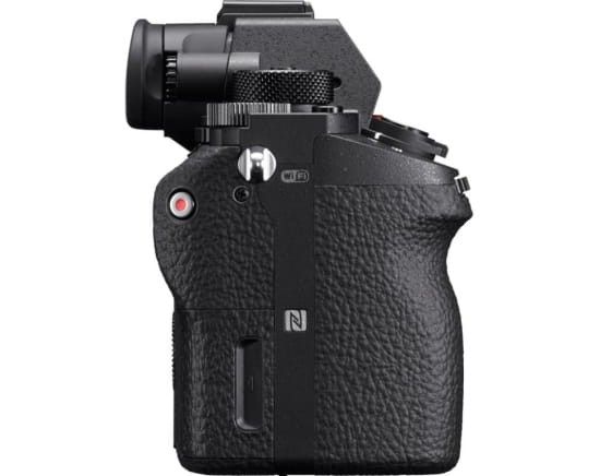 Aparat Sony A7RII  + Dodatkowy 1 rok gwarancji po zarejestrowaniu w M Sony (2+1) (ILCE7RM2B)