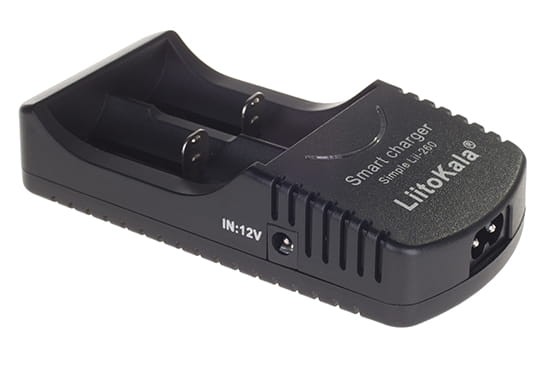 Ładowarka impulsowa 230V z zasilaczem samochodowym 12V + 2x akumulator CR123 1000mAh