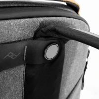 Plecak Peak Design Everyday Backpack 20L v2 - Grafitowy - EDLv2 (BEDB-20-CH-2)