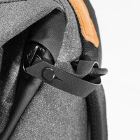 Plecak Peak Design Everyday Backpack 20L v2 - Grafitowy - EDLv2 (BEDB-20-CH-2)