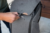 Plecak Peak Design Everyday Backpack 30L v2 - Grafitowy - EDLv2 (BEDB-30-CH-2)