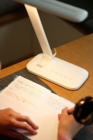 Lampka biurkowa LED Newell Sundesk NH003 z wyjściem USB - biała