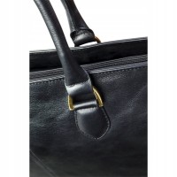 Torba na laptopa Dbramante1928 Sophie Amalienborg (czarna miękka skóra) macbook pro 15" 16" cali  z małą skazą nie przeszkadzającą w użytkowaniu