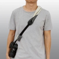 Pasek do aparatu Crumpler Singapore Sling śnieżno-biały