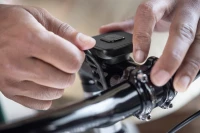 Uchwyt uniwersalny do telefonu Peak Design Mobile Universal Bar Mount - Czarny (M-BM-AB-BK-1)