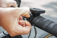 Uchwyt uniwersalny do telefonu Peak Design Mobile Universal Bar Mount - Czarny (M-BM-AB-BK-1)