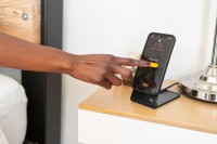Magnetyczna podstawka do telefonu z bezprzewodowym ładowaniem Peak Design Mobile Wireless Charging Stand - Czarna (M-CS-BK-1)