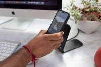 Magnetyczna podstawka do telefonu z bezprzewodowym ładowaniem Peak Design Mobile Wireless Charging Stand - Czarna (M-CS-BK-1)