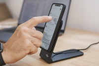 Magnetyczna podstawka do telefonu z bezprzewodowym ładowaniem Peak Design Mobile Wireless Charging Stand - Czarna (M-CS-BK-1)