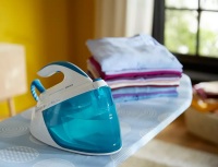 Żelazko z generatorem pary Philips PerfectCare Compact Essential GC6819/20