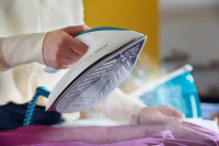 Żelazko z generatorem pary Philips PerfectCare Compact Essential GC6819/20